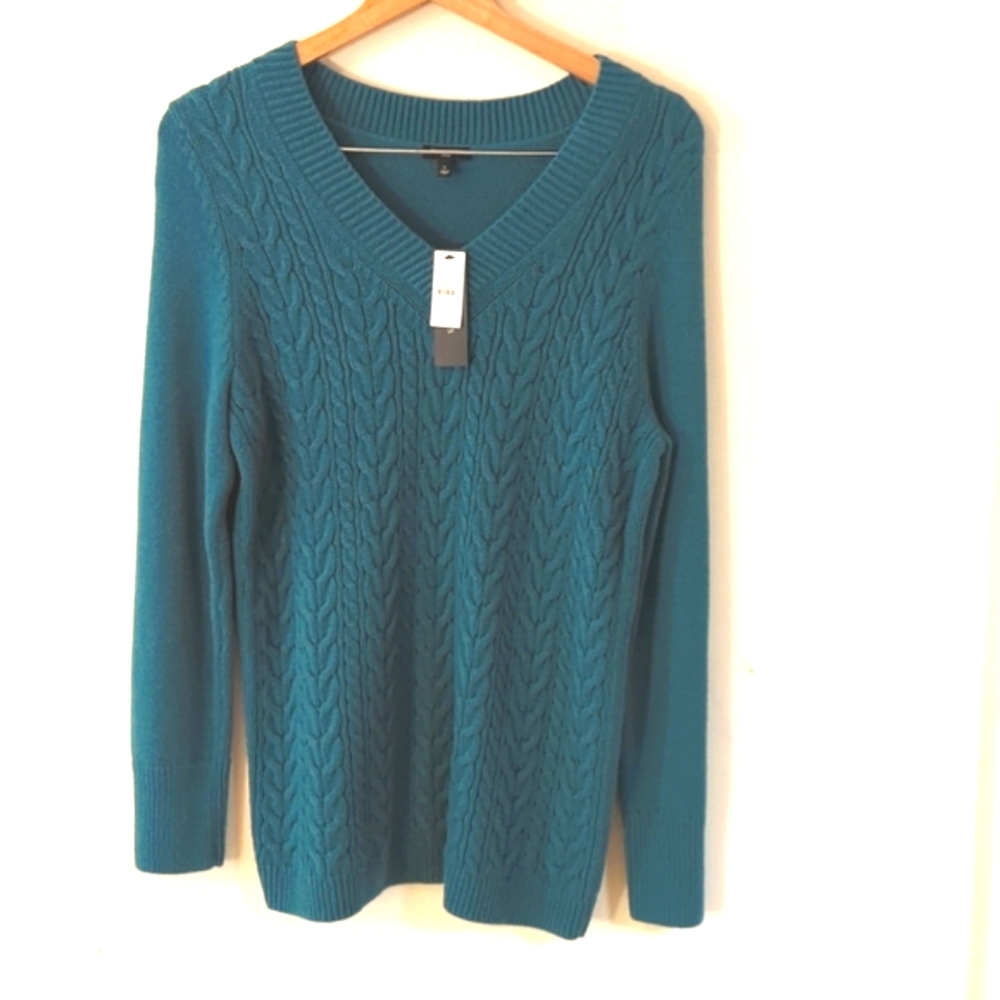 Talbot V-Neck Cable Knit Sweater